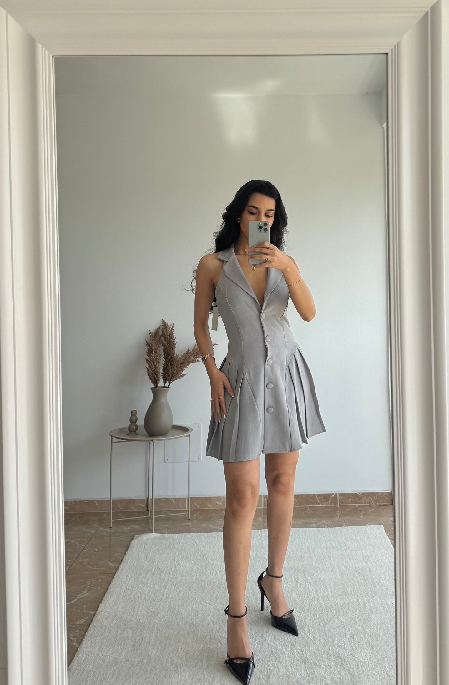 Vestido tableado gris