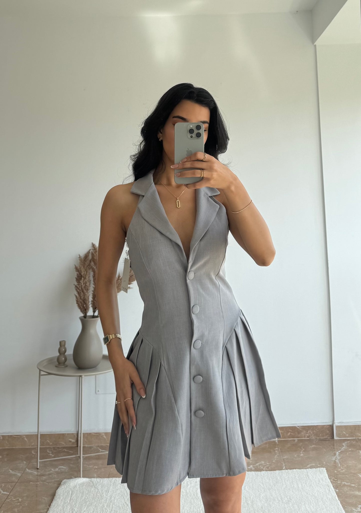 Vestido tableado gris