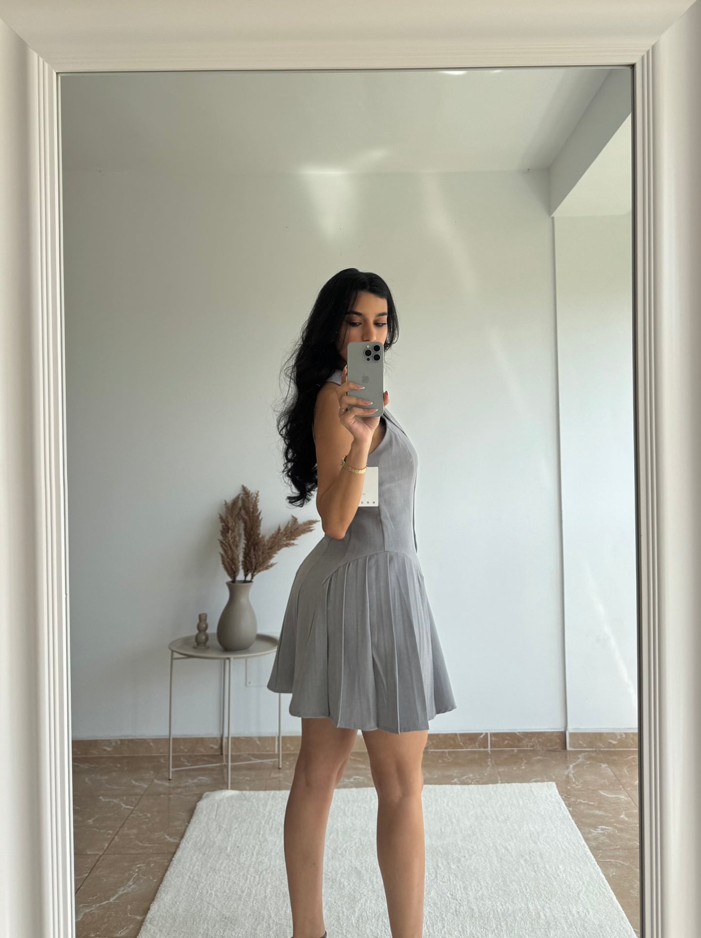 Vestido tableado gris