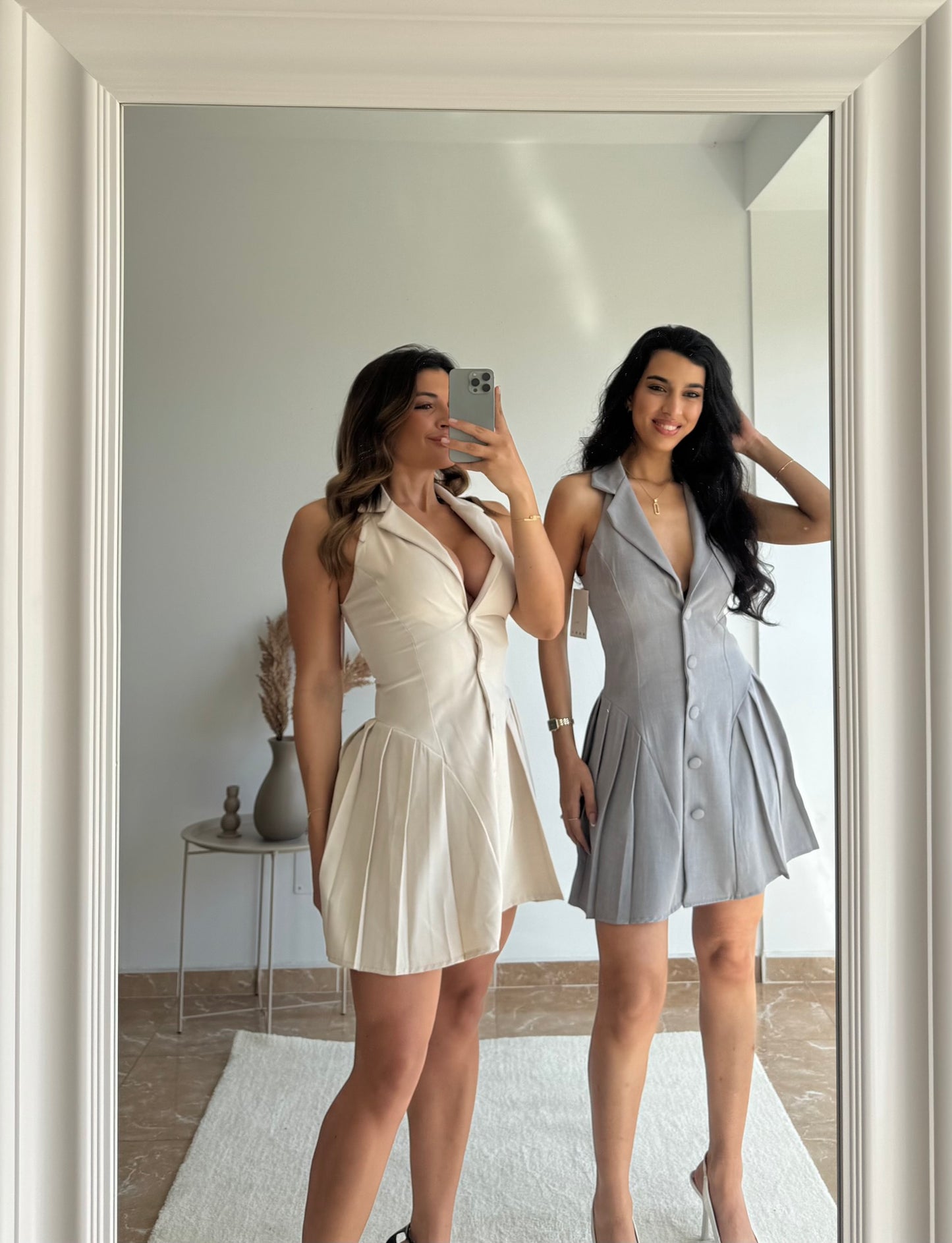 Vestido tableado gris