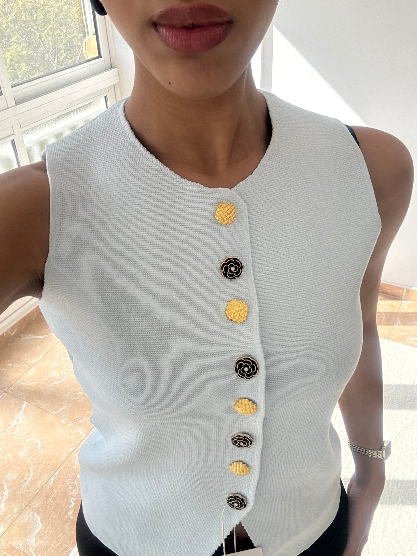 Chaleco detalles joya celeste