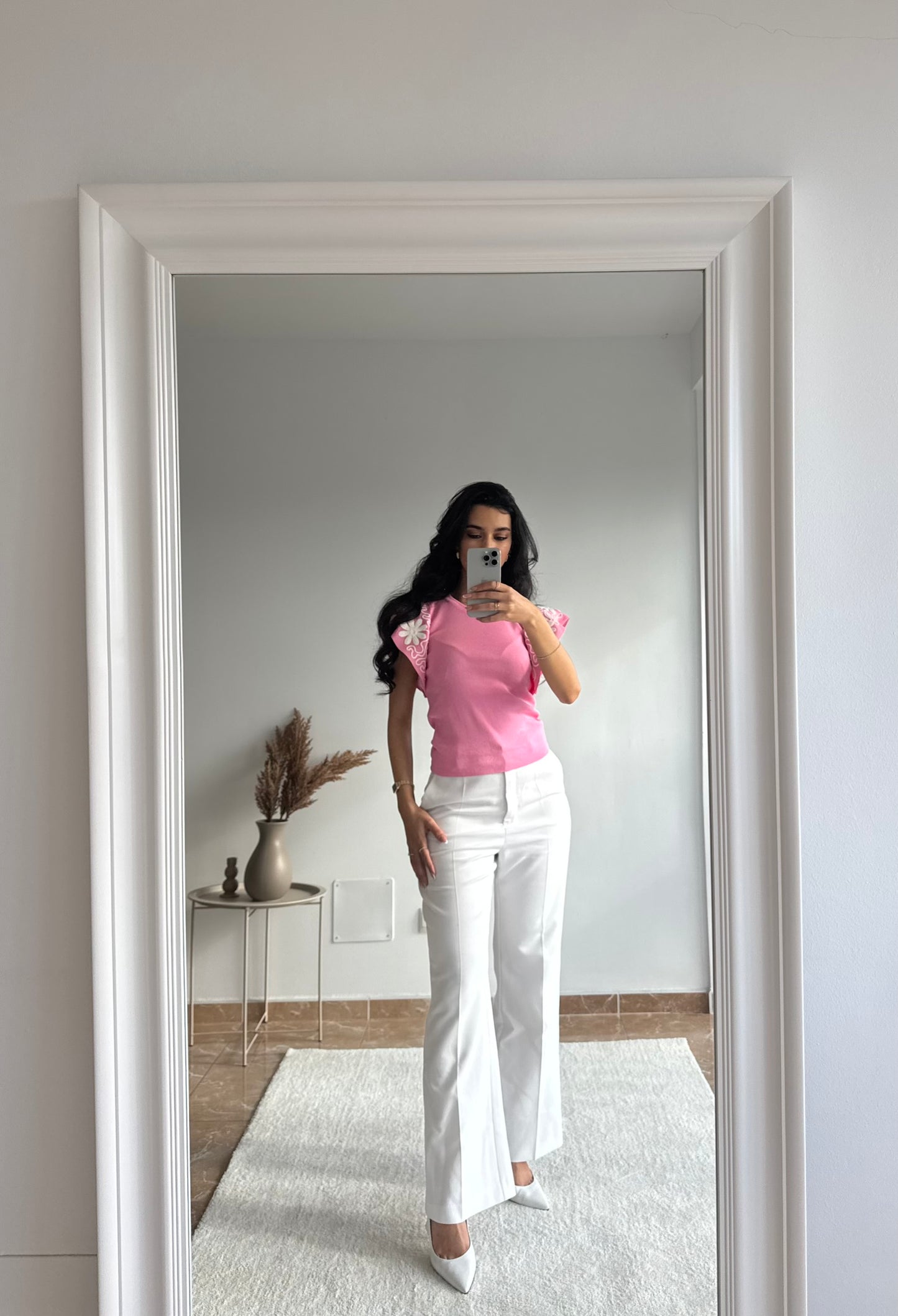 Camiseta rosa bordada