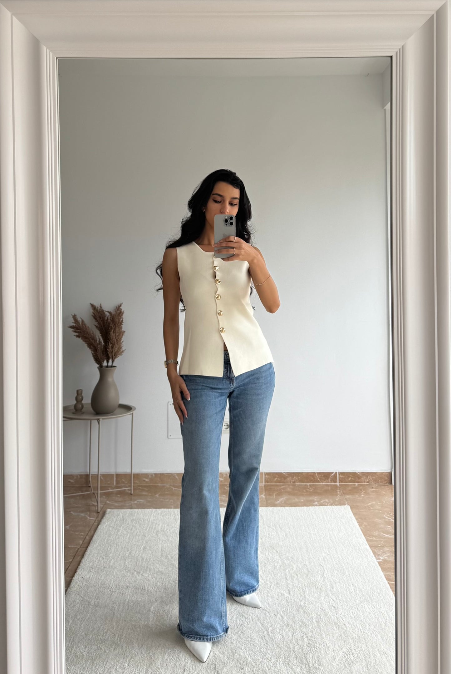 Chaleco punto detalles dorados