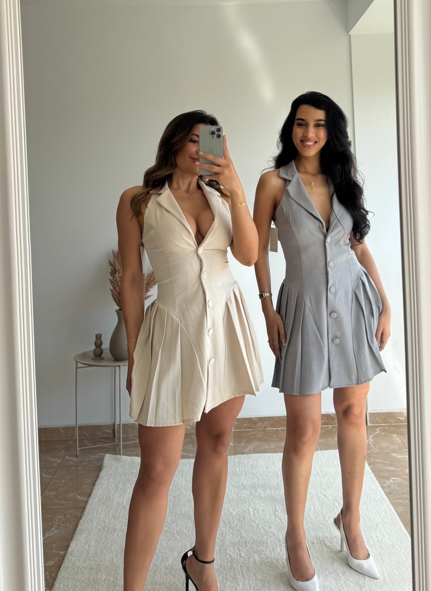 Vestido tableado beige